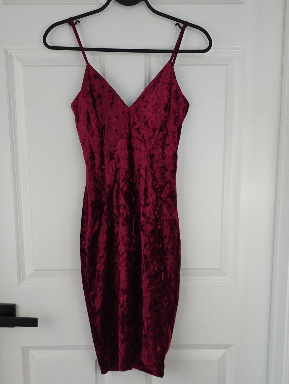 Windsor chic Wine-Red Velvet Spaghetti-Strap Midi Dress Size Small